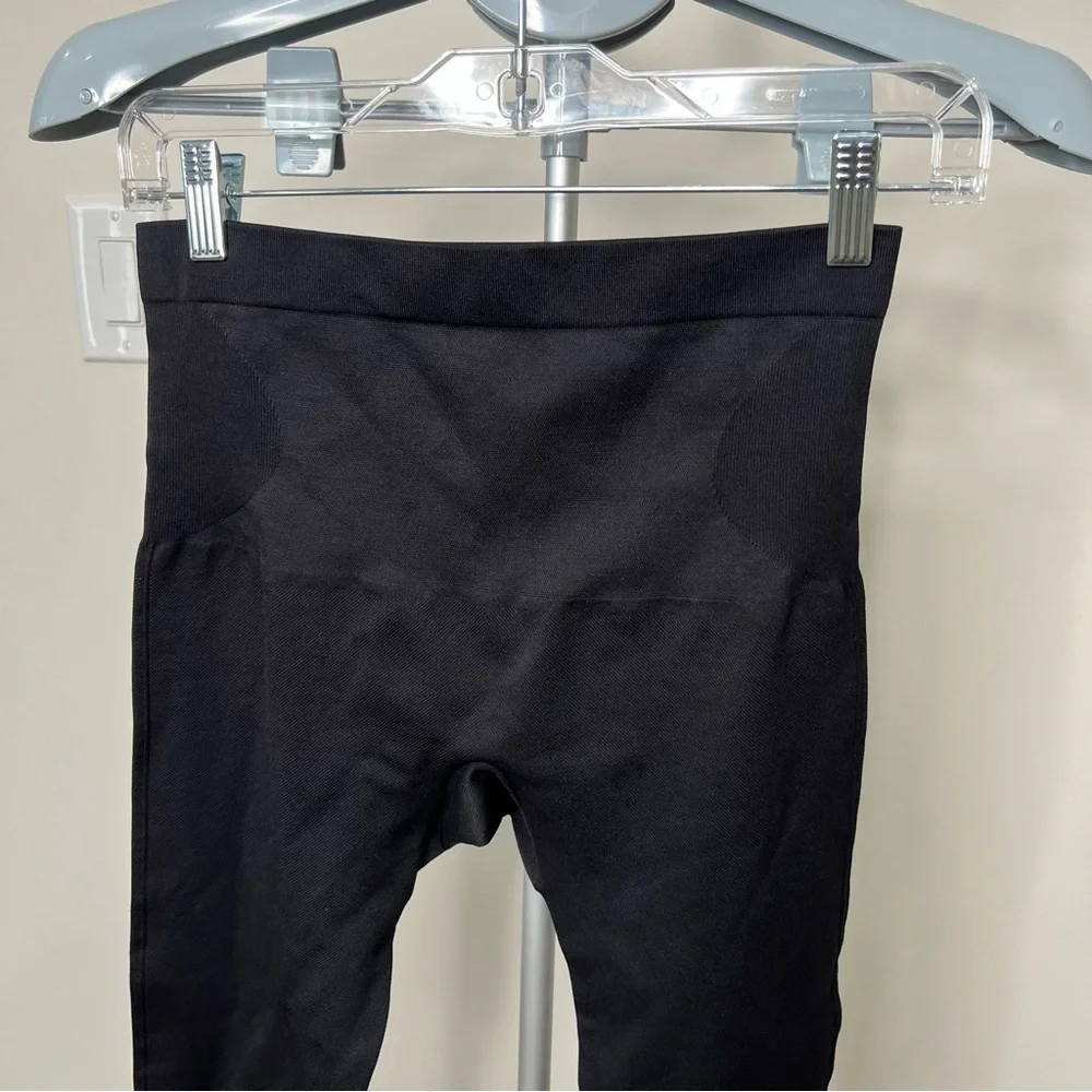 NWOT. -Shapermint essentials women’s leggings